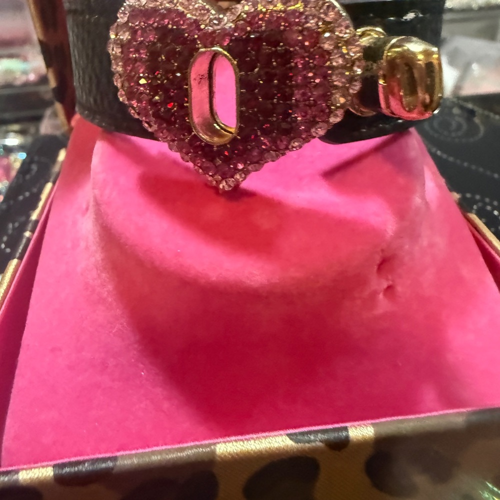 Betsy Johnson bracelet ; Black and Pink Heart Embellished rhinestones. - Picture 4 of 4